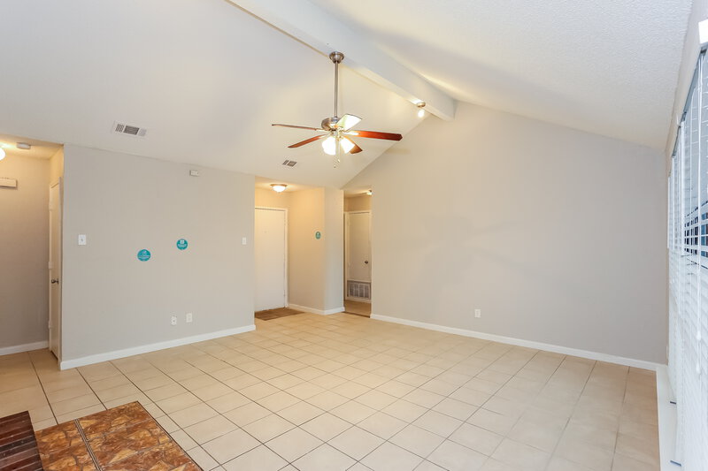 2,300/Mo, 1365 Roan Dr Lancaster, TX 75134 Living Room View 3