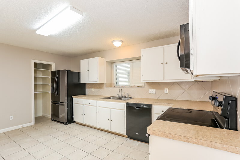 2,300/Mo, 1365 Roan Dr Lancaster, TX 75134 Kitchen View