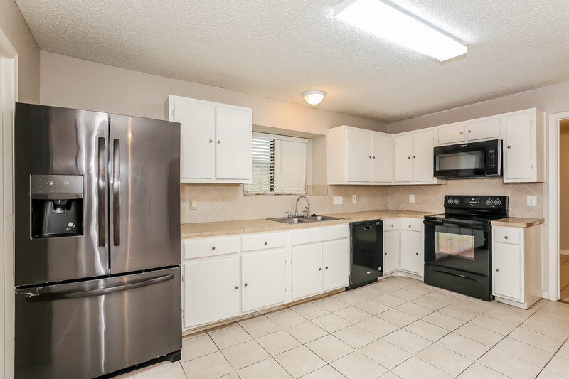 2,300/Mo, 1365 Roan Dr Lancaster, TX 75134 Kitchen View 2