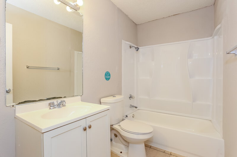2,300/Mo, 1365 Roan Dr Lancaster, TX 75134 Bathroom View