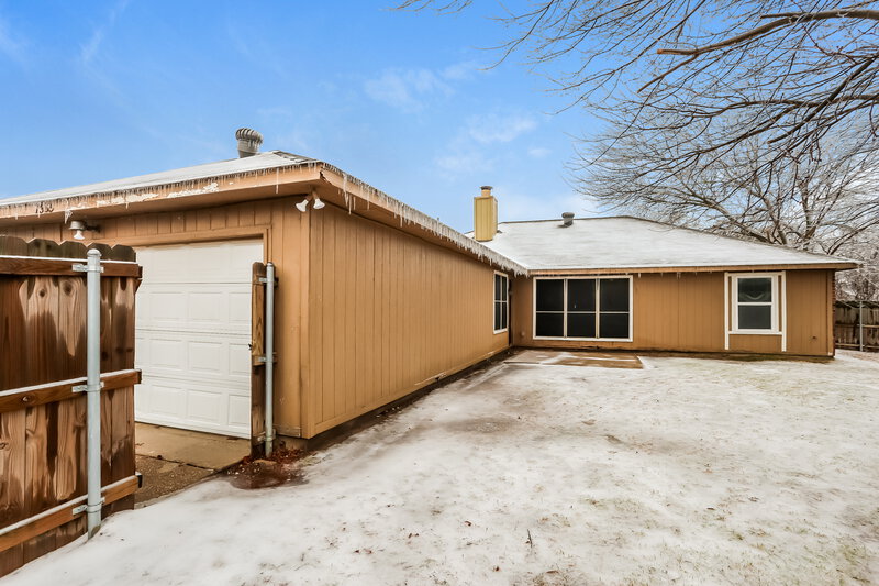 2,300/Mo, 1365 Roan Dr Lancaster, TX 75134 Rear View