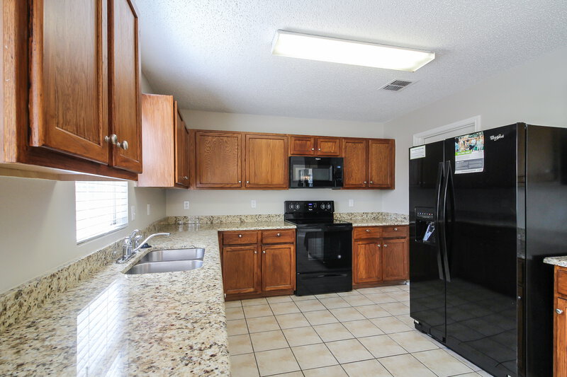 2,365/Mo, 8737 Hunters Point Way Fort Worth, TX 76123 Kitchen View