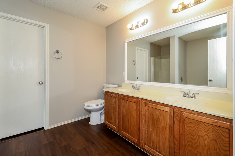 2,170/Mo, 8737 Hunters Point Way Fort Worth, TX 76123 Main Bathroom View