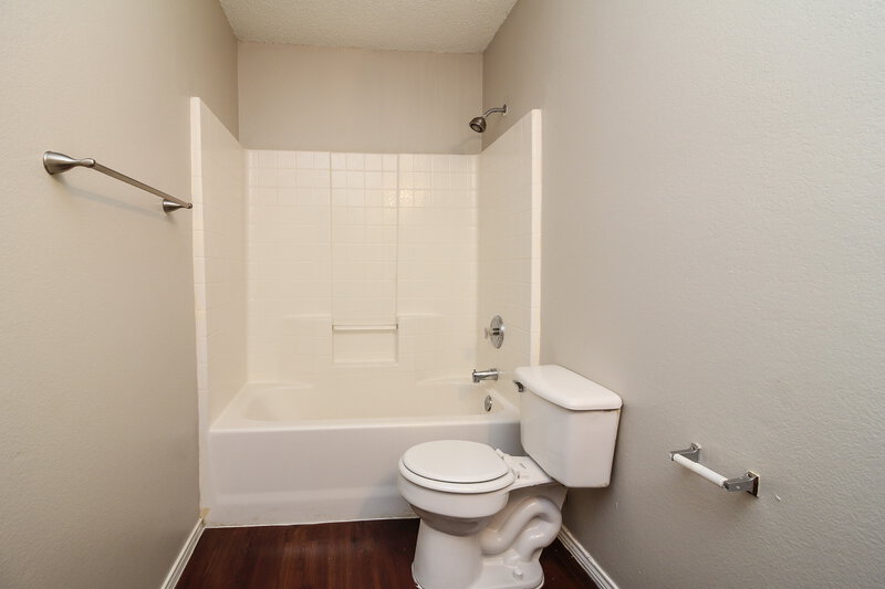 2,365/Mo, 8737 Hunters Point Way Fort Worth, TX 76123 Bathroom View
