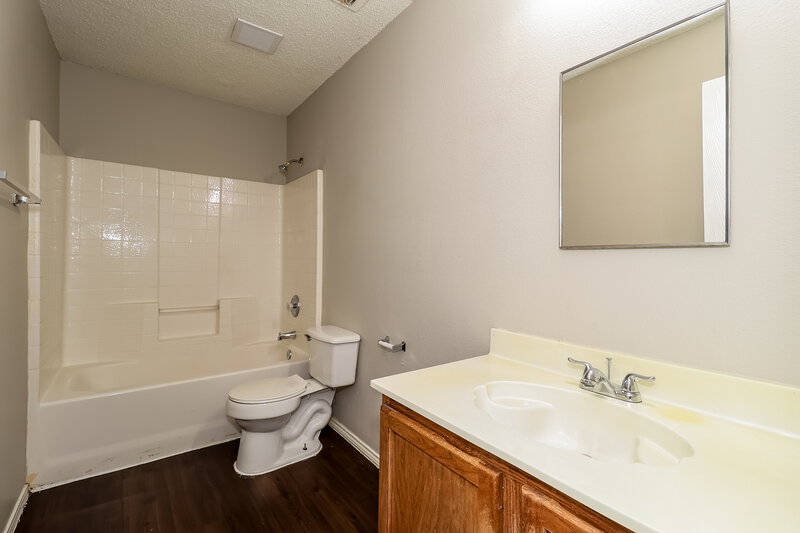 2,170/Mo, 8737 Hunters Point Way Fort Worth, TX 76123 Bathroom View