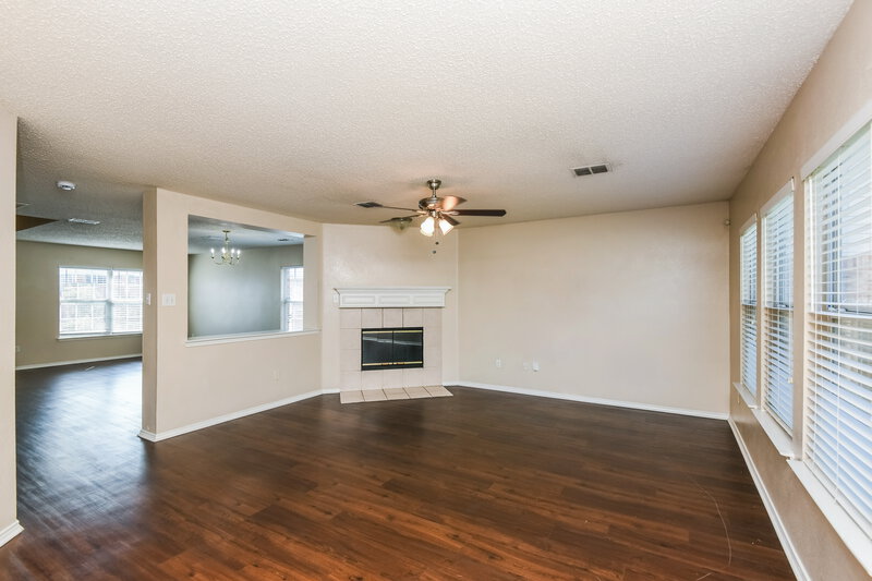 2,110/Mo, 7606 Tin Cup Dr Arlington, TX 76001 Family Room View