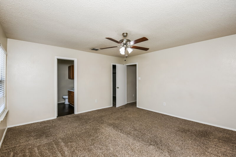 2,110/Mo, 7606 Tin Cup Dr Arlington, TX 76001 Main Bedroom View 2