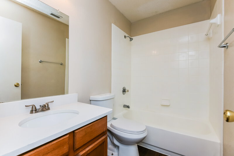 2,110/Mo, 7606 Tin Cup Dr Arlington, TX 76001 Bathroom View