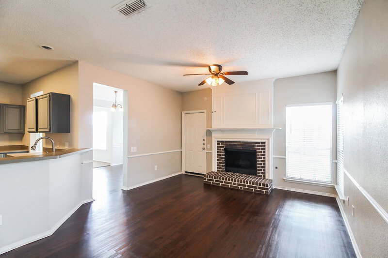 2,775/Mo, 7002 Cadillac Blvd Arlington, TX 76016 Living Room View