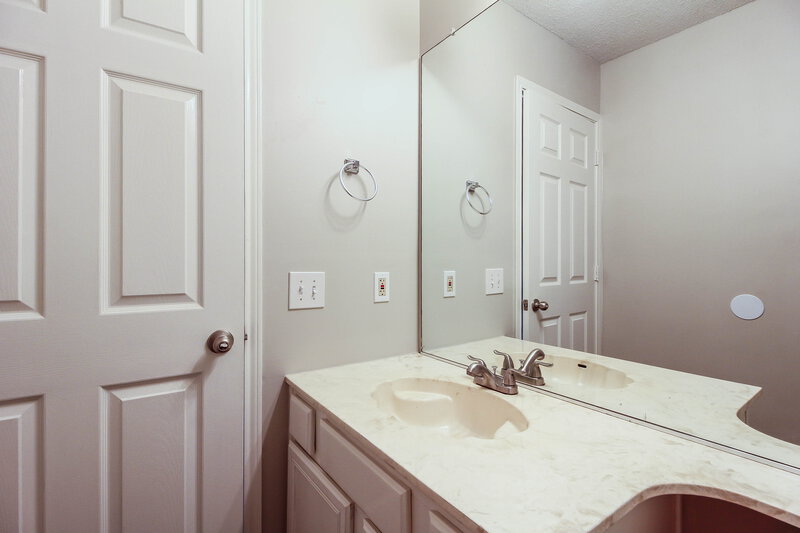 2,775/Mo, 7002 Cadillac Blvd Arlington, TX 76016 Bathroom View