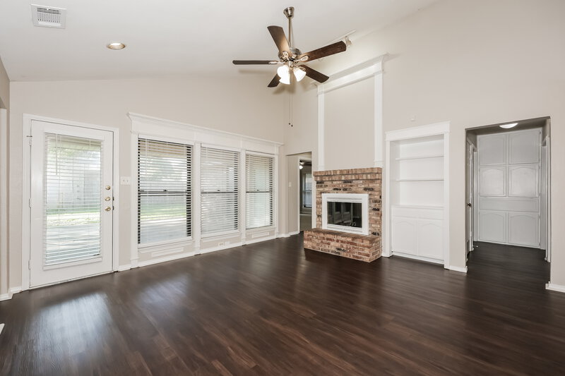 2,060/Mo, 3816 Ashley Ln Fort Worth, TX 76123 Living Room View 2