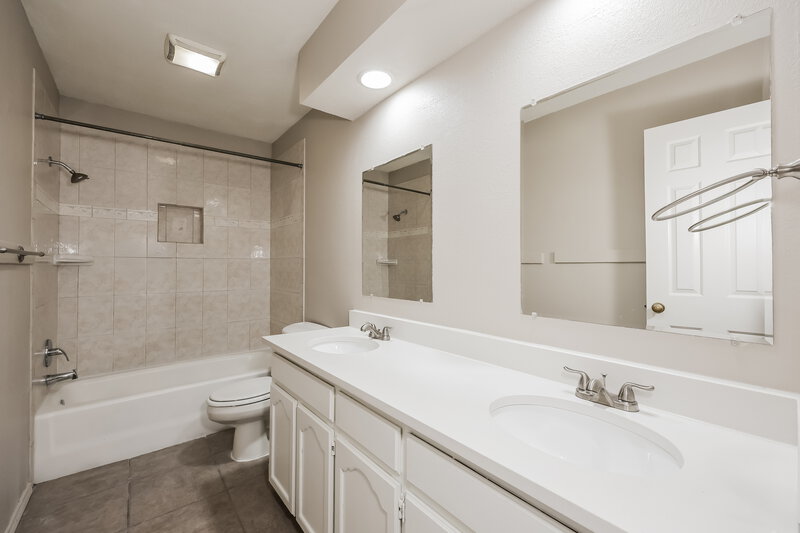 2,060/Mo, 3816 Ashley Ln Fort Worth, TX 76123 Bathroom View