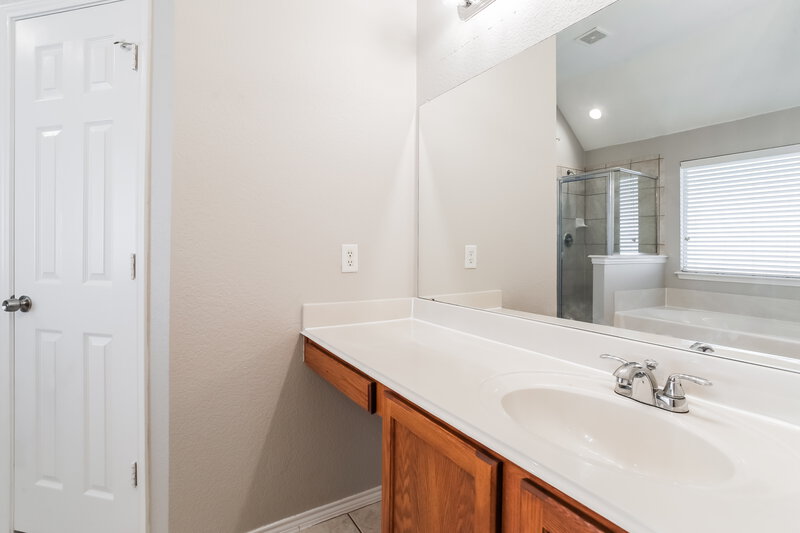 2,320/Mo, 240 Cedar Crest Dr Justin, TX 76247 Bathroom View