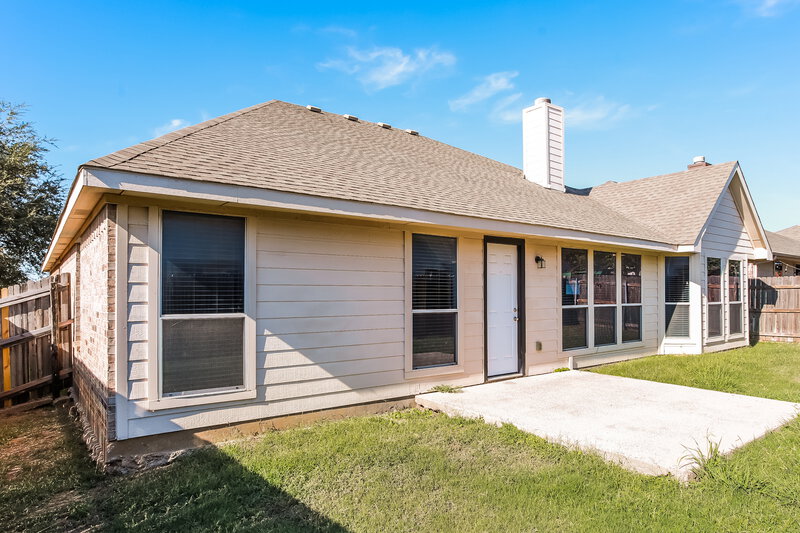 2,320/Mo, 240 Cedar Crest Dr Justin, TX 76247 Rear View