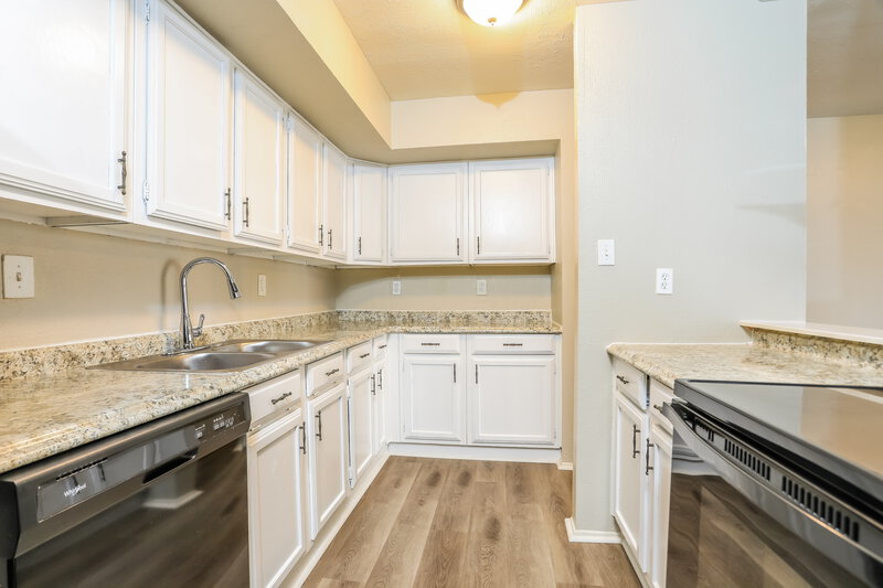 2,180/Mo, 6711 Blackberry Dr Arlington, TX 76016 Kitchen View
