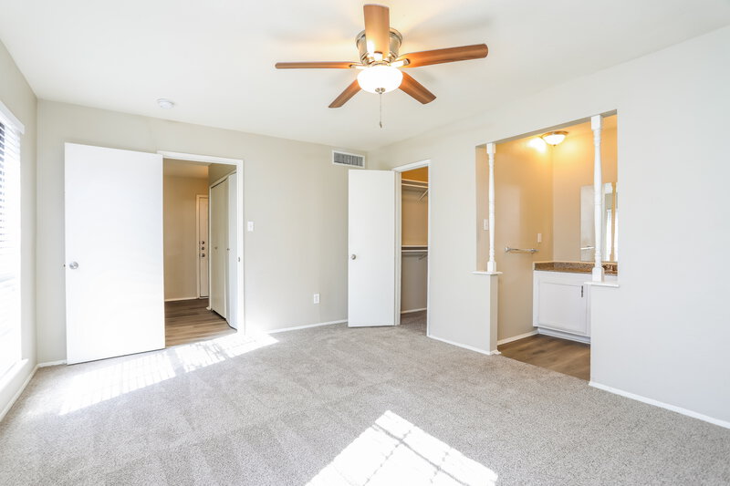 2,180/Mo, 6711 Blackberry Dr Arlington, TX 76016 Main Bedroom View