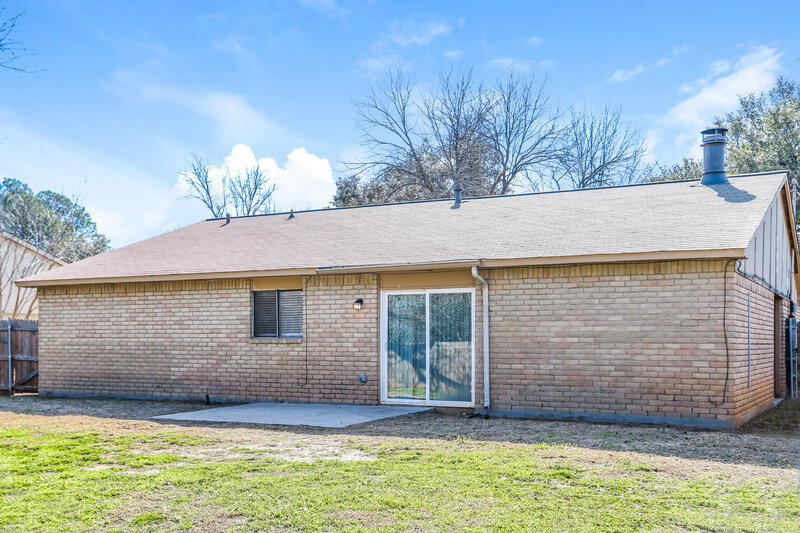 2,180/Mo, 6711 Blackberry Dr Arlington, TX 76016 Rear View 3