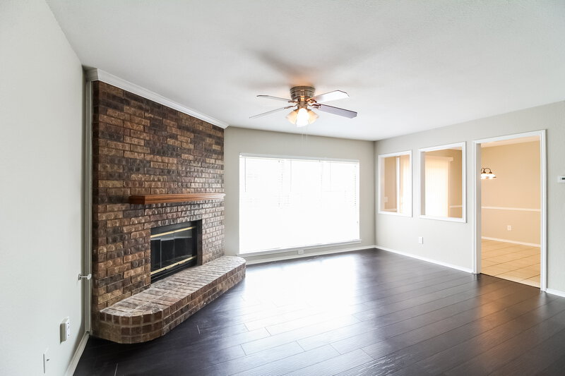 2,040/Mo, 1340 E Miller Dr Cedar Hill, TX 75104 Living Room View