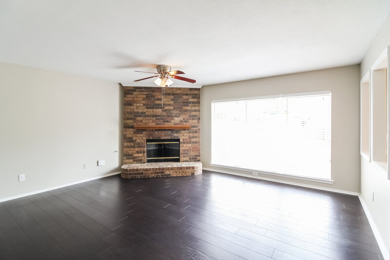 2,040/Mo, 1340 E Miller Dr Cedar Hill, TX 75104 Living Room View 2