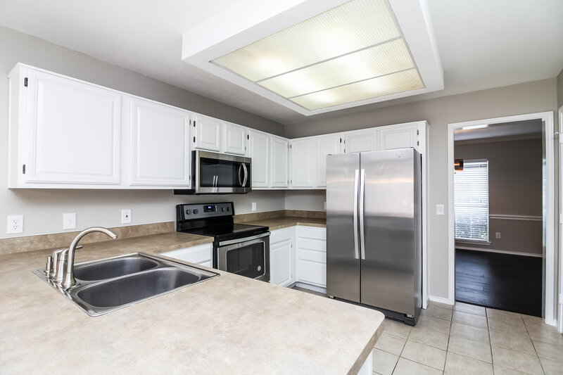 2,040/Mo, 1340 E Miller Dr Cedar Hill, TX 75104 Kitchen View