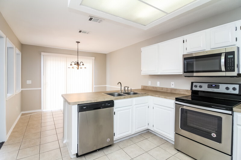 2,040/Mo, 1340 E Miller Dr Cedar Hill, TX 75104 Kitchen View 2