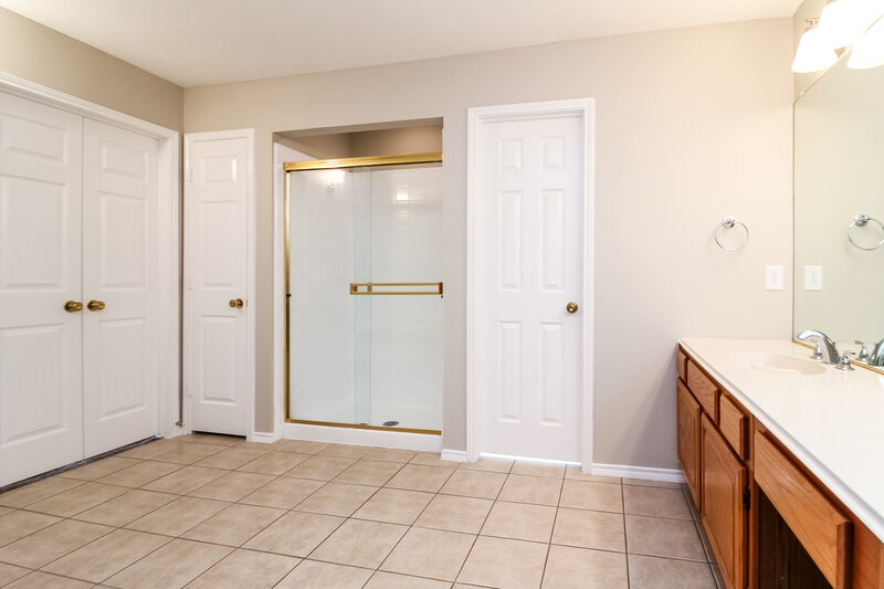 2,040/Mo, 1340 E Miller Dr Cedar Hill, TX 75104 Master Bathroom View