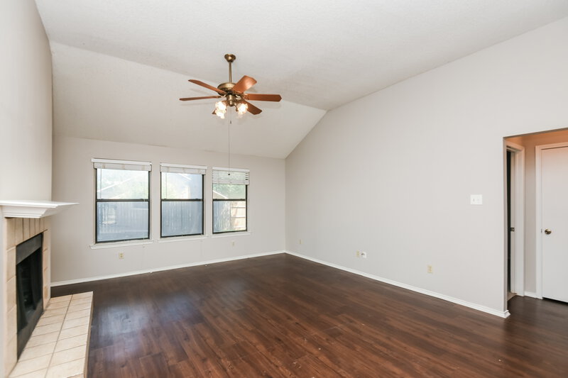 2,280/Mo, 2712 Poplar Spring Rd Fort Worth, TX 76123 Living Room View