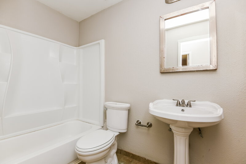 2,280/Mo, 2712 Poplar Spring Rd Fort Worth, TX 76123 Bathroom View