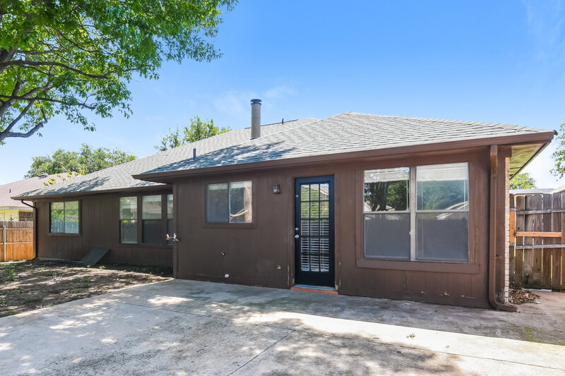 2,280/Mo, 2712 Poplar Spring Rd Fort Worth, TX 76123 Rear View