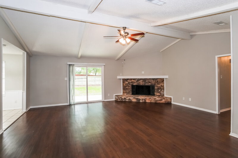 2,650/Mo, 812 Sandpiper Dr Denton, TX 76205 Living Room View 2