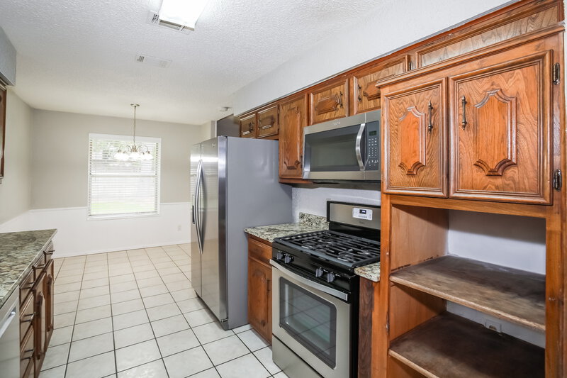 2,650/Mo, 812 Sandpiper Dr Denton, TX 76205 Kitchen View 2