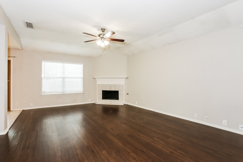 2,245/Mo, 7005 Edmundson Dr Arlington, TX 76002 Living Room View