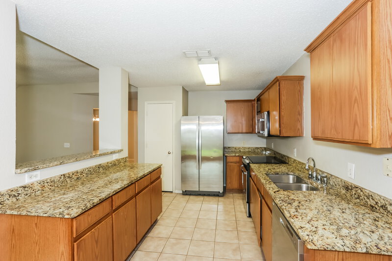 2,245/Mo, 7005 Edmundson Dr Arlington, TX 76002 Kitchen View 2