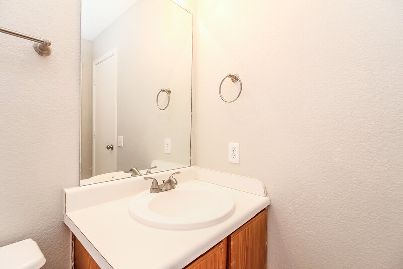 2,250/Mo, 7005 Edmundson Dr Arlington, TX 76002 Powder Room View