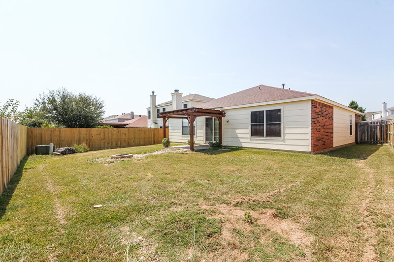 2,250/Mo, 7005 Edmundson Dr Arlington, TX 76002 Rear View