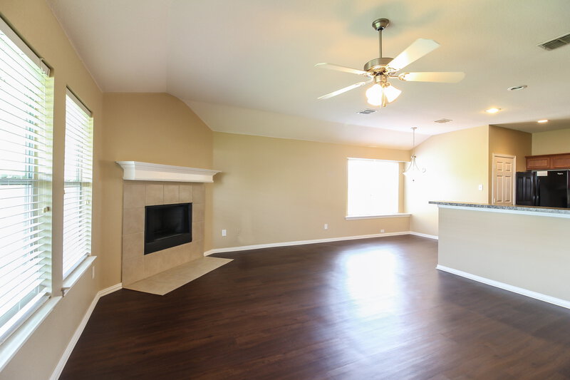 2,370/Mo, 2424 Buffalo Run Burleson, TX 76028 Living Room View 2