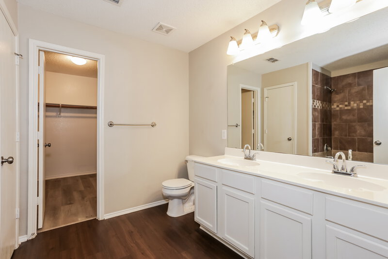 2,075/Mo, 8728 Polo Dr Fort Worth, TX 76123 Main Bathroom View