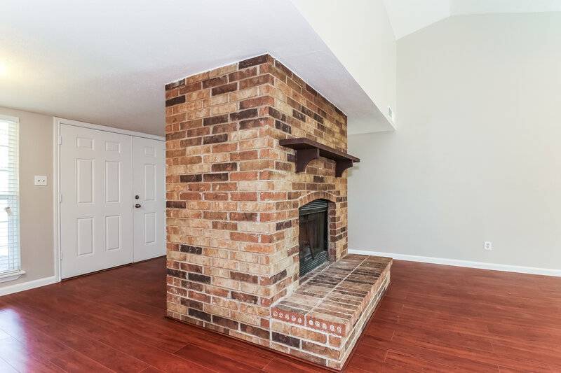2,325/Mo, 4728 Scots Briar Ln Fort Worth, TX 76137 Living Room View 2