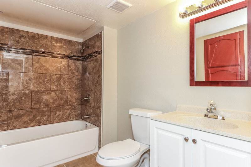 2,325/Mo, 4728 Scots Briar Ln Fort Worth, TX 76137 Master Bathroom View