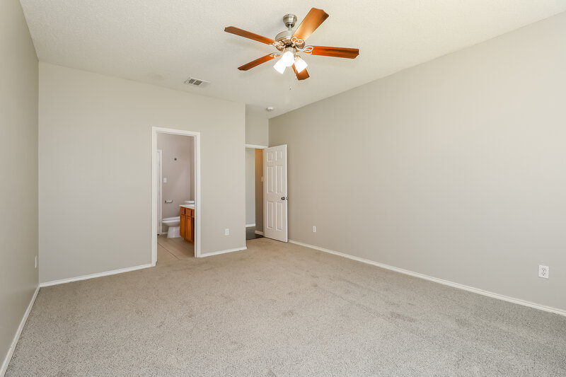 2,100/Mo, 4805 Barnhill Ln Fort Worth, TX 76135 Main Bedroom View 2