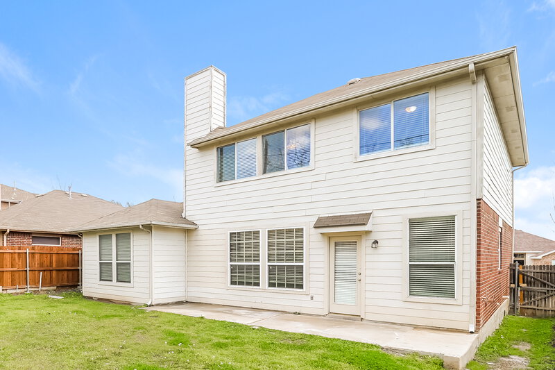 2,100/Mo, 4805 Barnhill Ln Fort Worth, TX 76135 Rear View