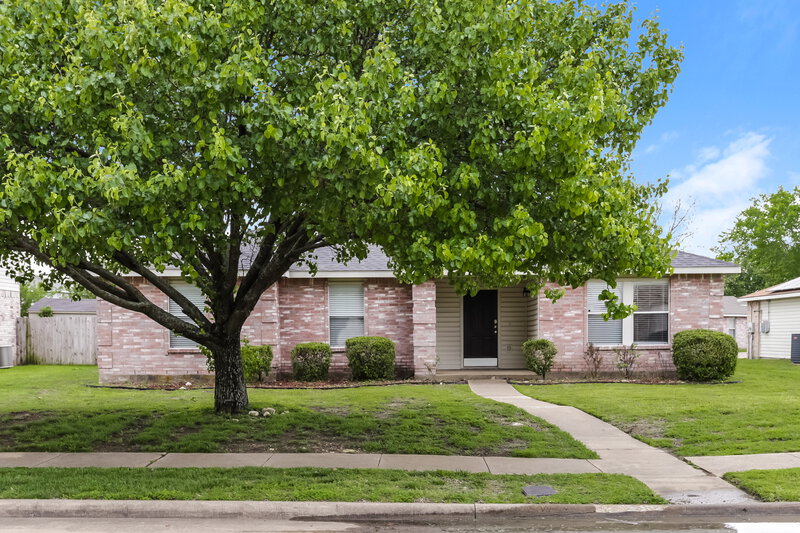 2,232/Mo, 660 Lowe Dr Cedar Hill, TX 75104 External View