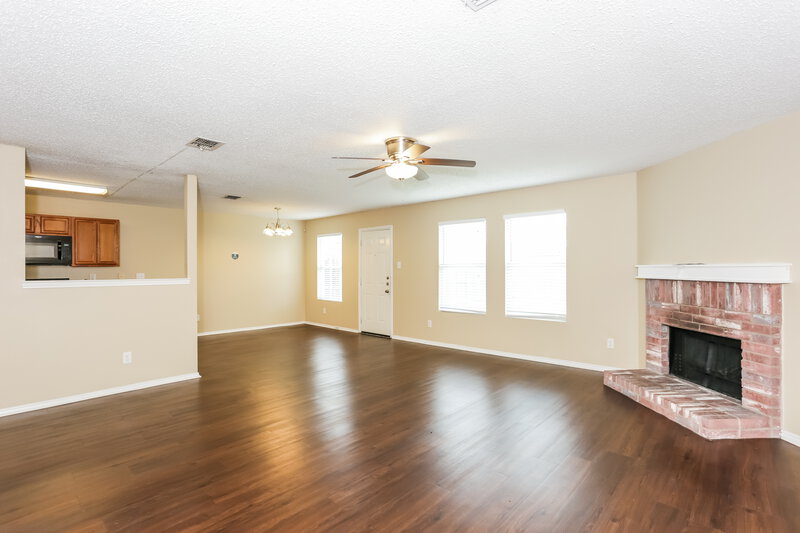 2,232/Mo, 660 Lowe Dr Cedar Hill, TX 75104 Living Room View