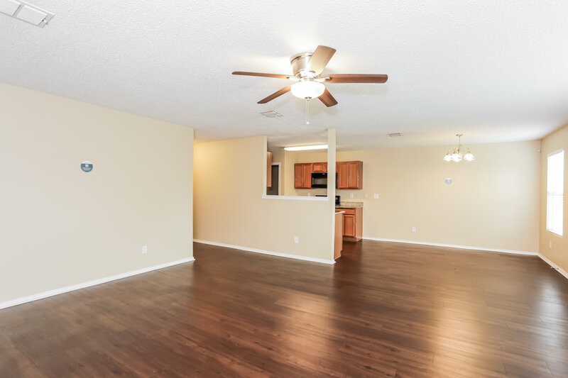 2,232/Mo, 660 Lowe Dr Cedar Hill, TX 75104 Living Room View 2