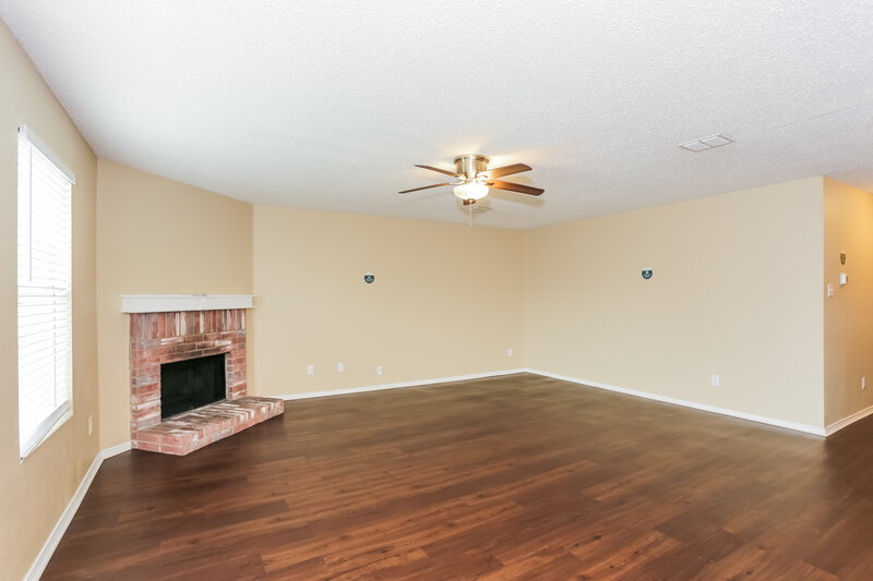 2,232/Mo, 660 Lowe Dr Cedar Hill, TX 75104 Living Room View 3