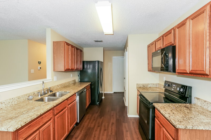 2,232/Mo, 660 Lowe Dr Cedar Hill, TX 75104 Kitchen View 2