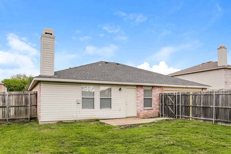 2,232/Mo, 660 Lowe Dr Cedar Hill, TX 75104 Rear View
