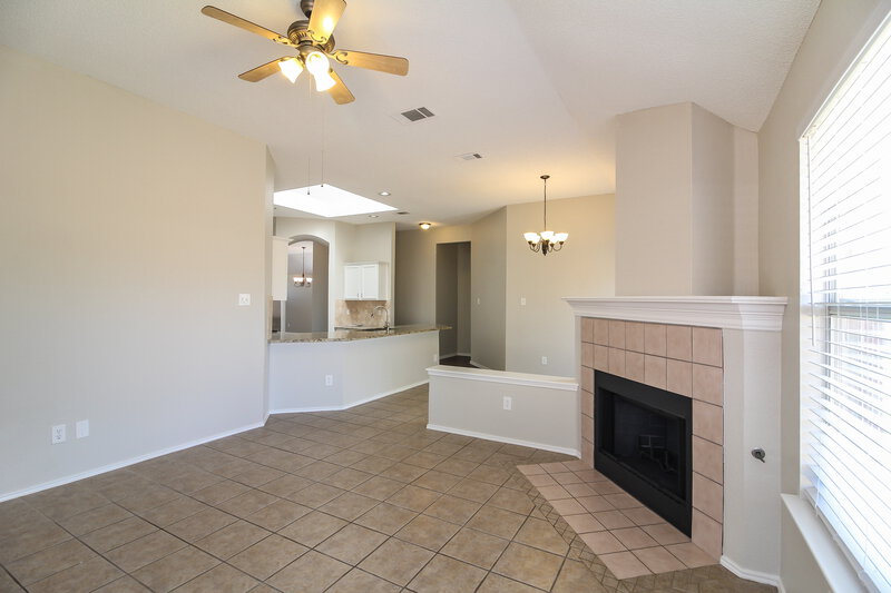 2,565/Mo, 6612 Wicklow St Arlington, TX 76002 Living Room View 2