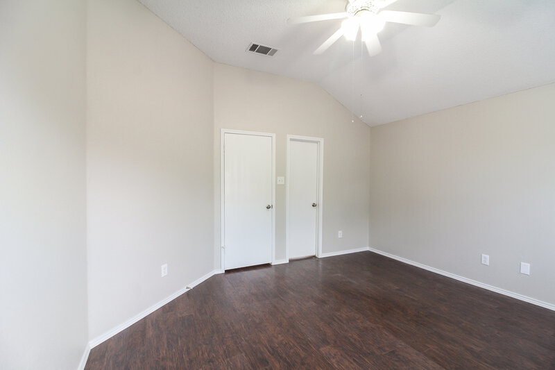 2,565/Mo, 6612 Wicklow St Arlington, TX 76002 Master Bedroom View