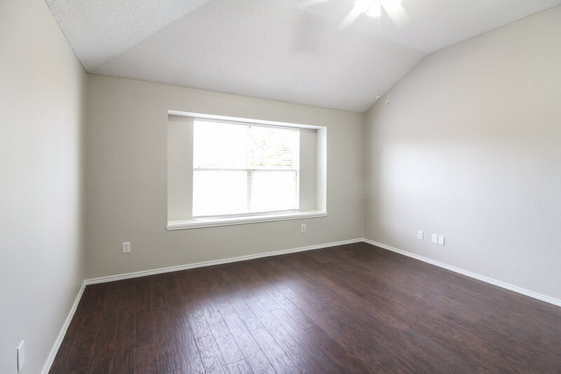 2,565/Mo, 6612 Wicklow St Arlington, TX 76002 Master Bedroom View 2
